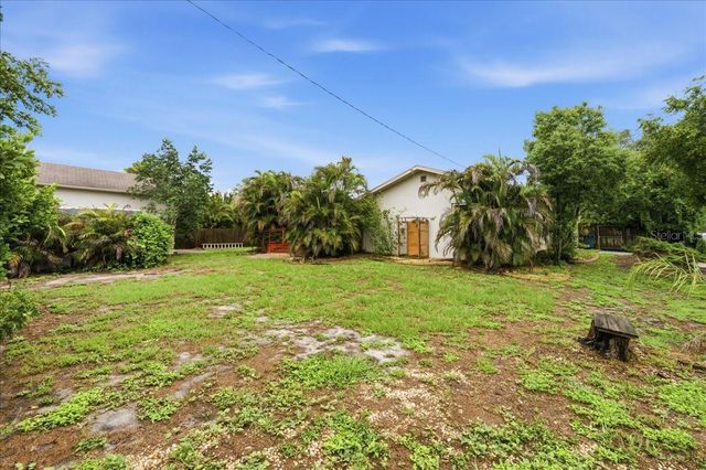 1221 E LIME STREET, Tarpon Springs, FL 34689