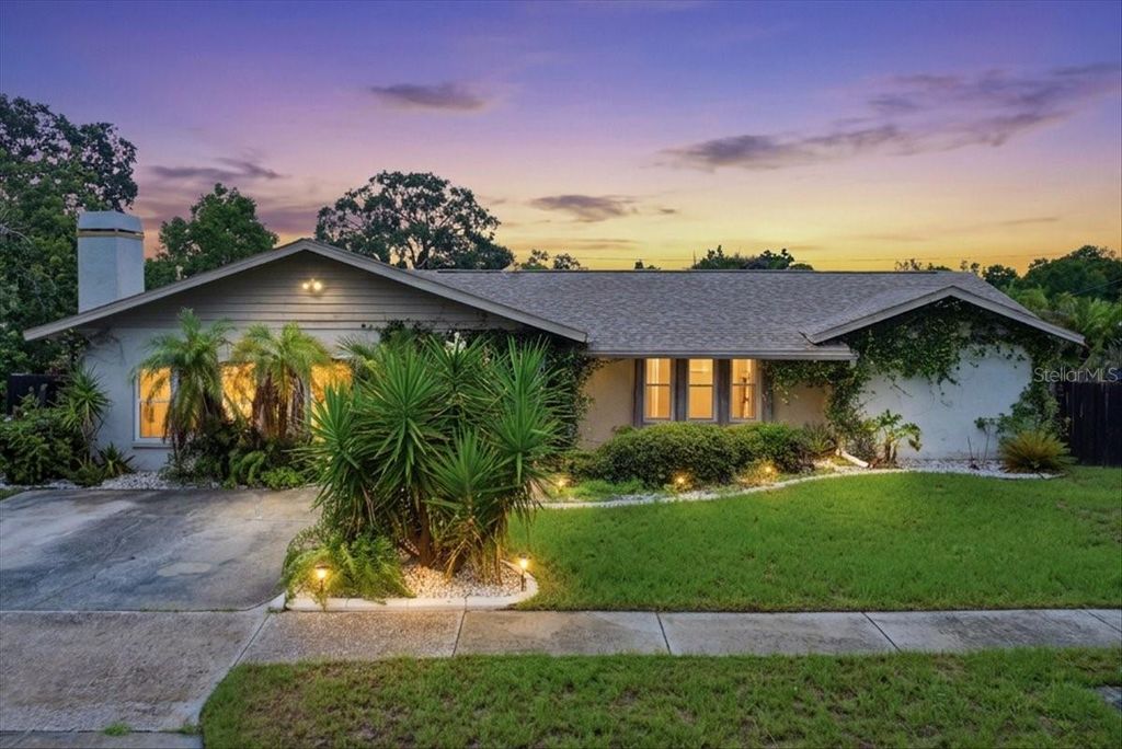 Image 2 of property listing at 1221 E LIME STREET, Tarpon Springs, FL 34689