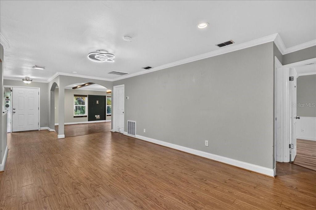 Image 17 of property listing at 1221 E LIME STREET, Tarpon Springs, FL 34689