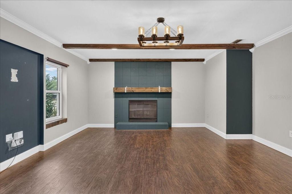 Image 18 of property listing at 1221 E LIME STREET, Tarpon Springs, FL 34689