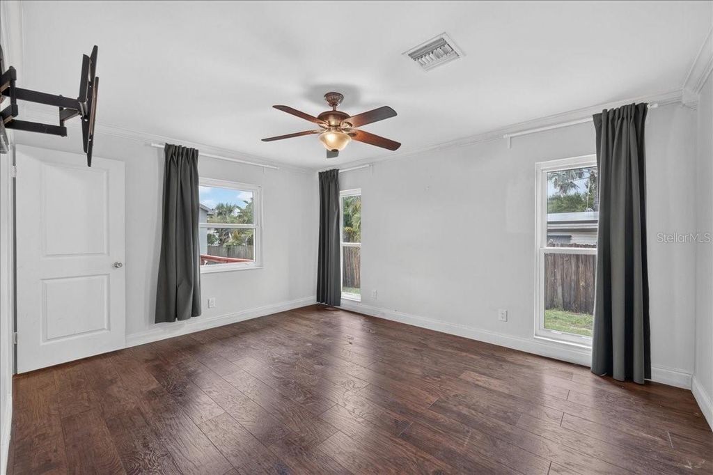 Image 21 of property listing at 1221 E LIME STREET, Tarpon Springs, FL 34689
