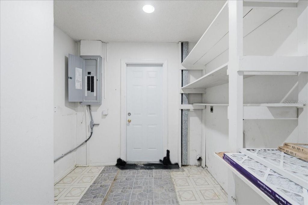 Image 32 of property listing at 1221 E LIME STREET, Tarpon Springs, FL 34689