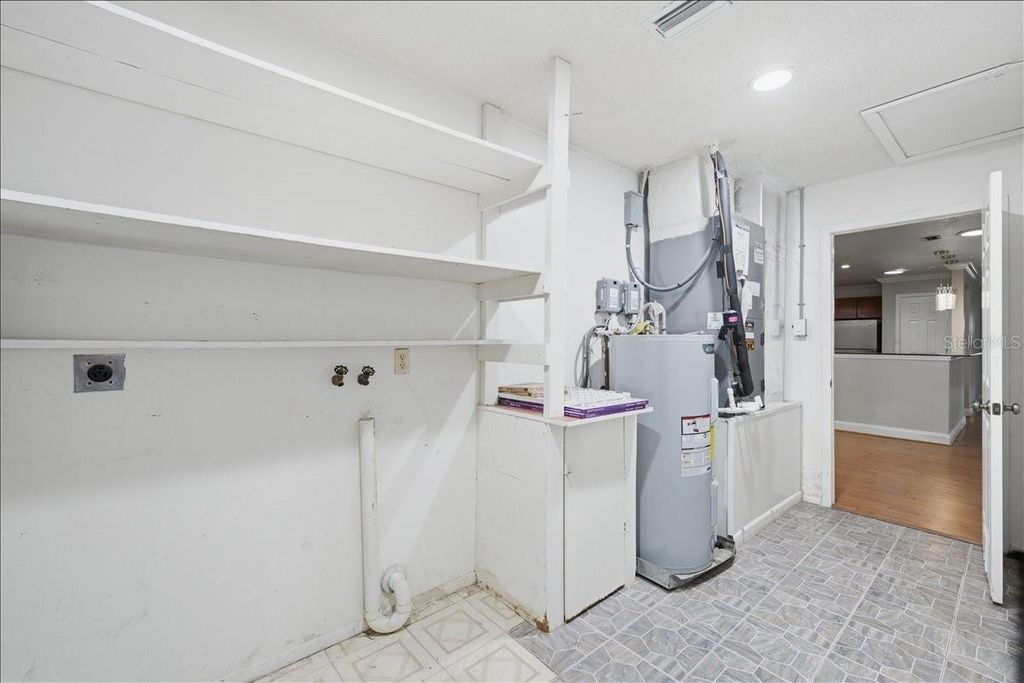 Image 33 of property listing at 1221 E LIME STREET, Tarpon Springs, FL 34689