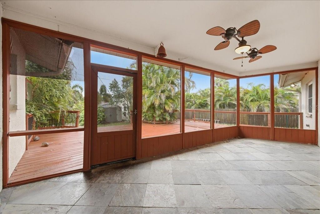 Image 34 of property listing at 1221 E LIME STREET, Tarpon Springs, FL 34689