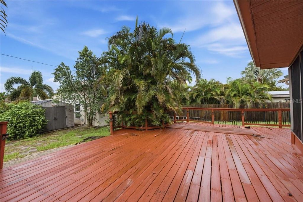 Image 36 of property listing at 1221 E LIME STREET, Tarpon Springs, FL 34689