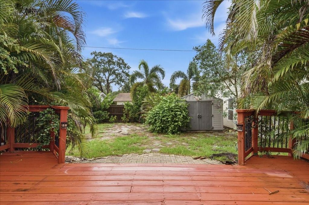 Image 37 of property listing at 1221 E LIME STREET, Tarpon Springs, FL 34689