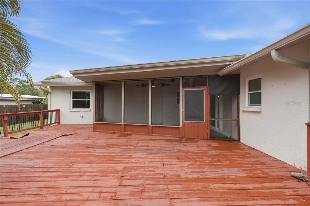 Image 39 of property listing at 1221 E LIME STREET, Tarpon Springs, FL 34689