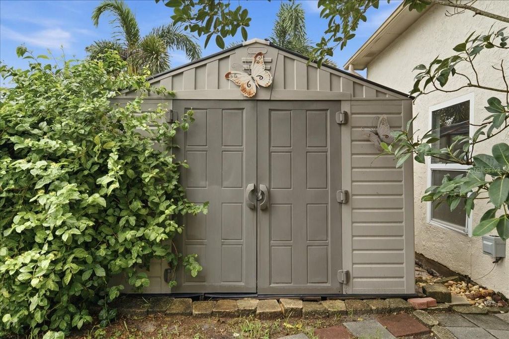 Image 41 of property listing at 1221 E LIME STREET, Tarpon Springs, FL 34689