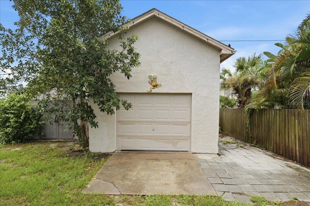 Image 42 of property listing at 1221 E LIME STREET, Tarpon Springs, FL 34689
