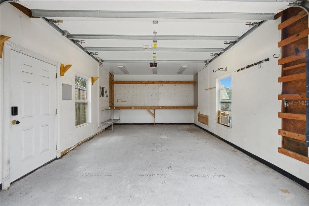 Image 43 of property listing at 1221 E LIME STREET, Tarpon Springs, FL 34689