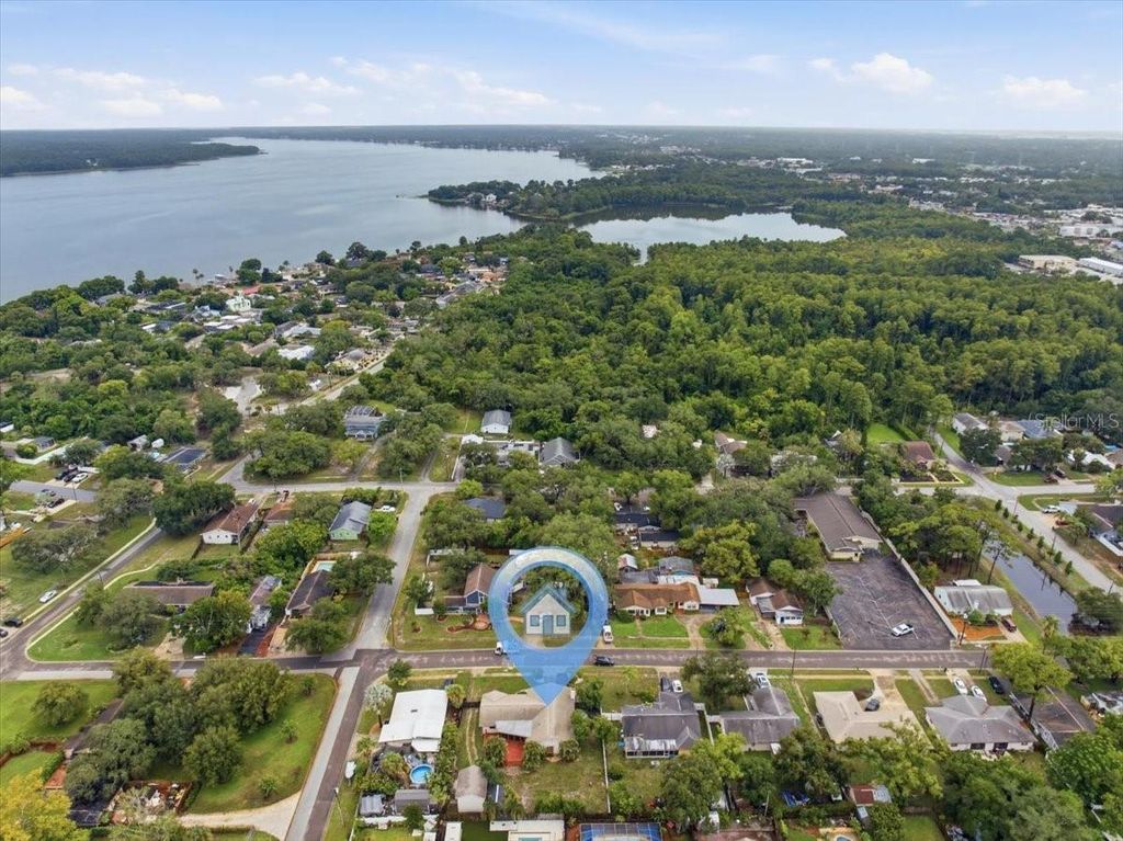 Image 45 of property listing at 1221 E LIME STREET, Tarpon Springs, FL 34689