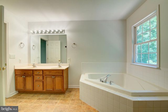 228 WARNER LN, Hedgesville, WV 25427