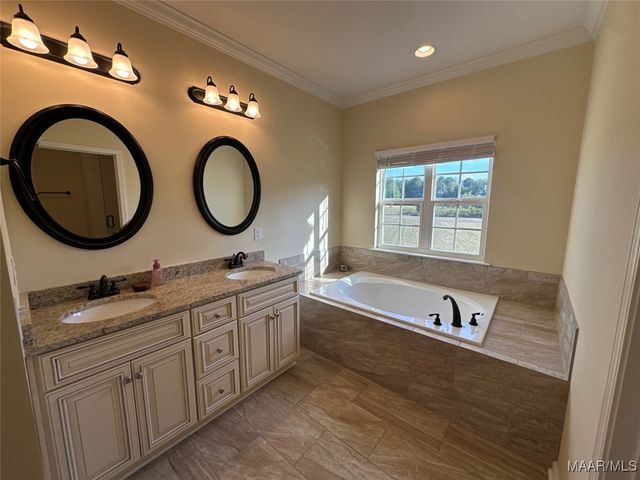 17 Indian Head Circle, Selma, AL 36701