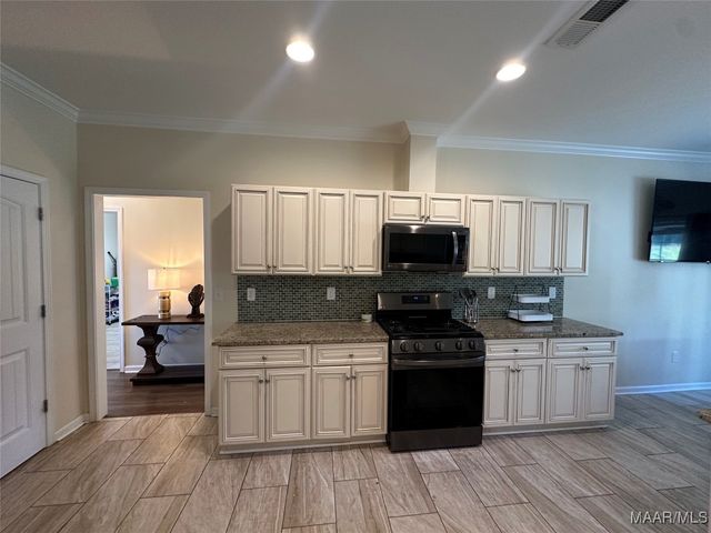 17 Indian Head Circle, Selma, AL 36701