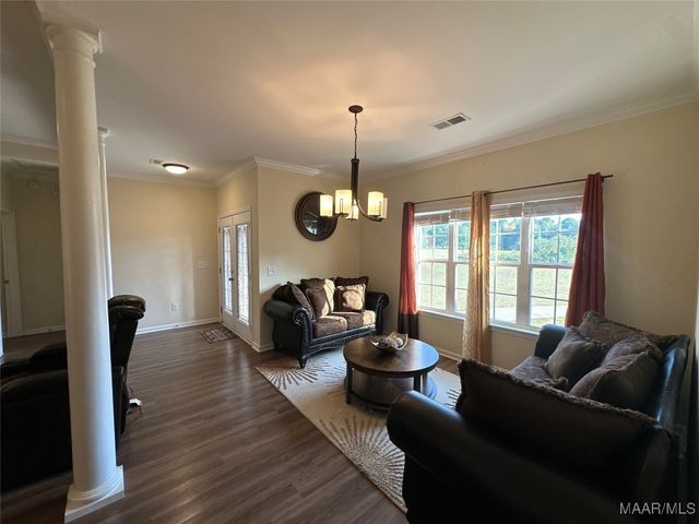 17 Indian Head Circle, Selma, AL 36701