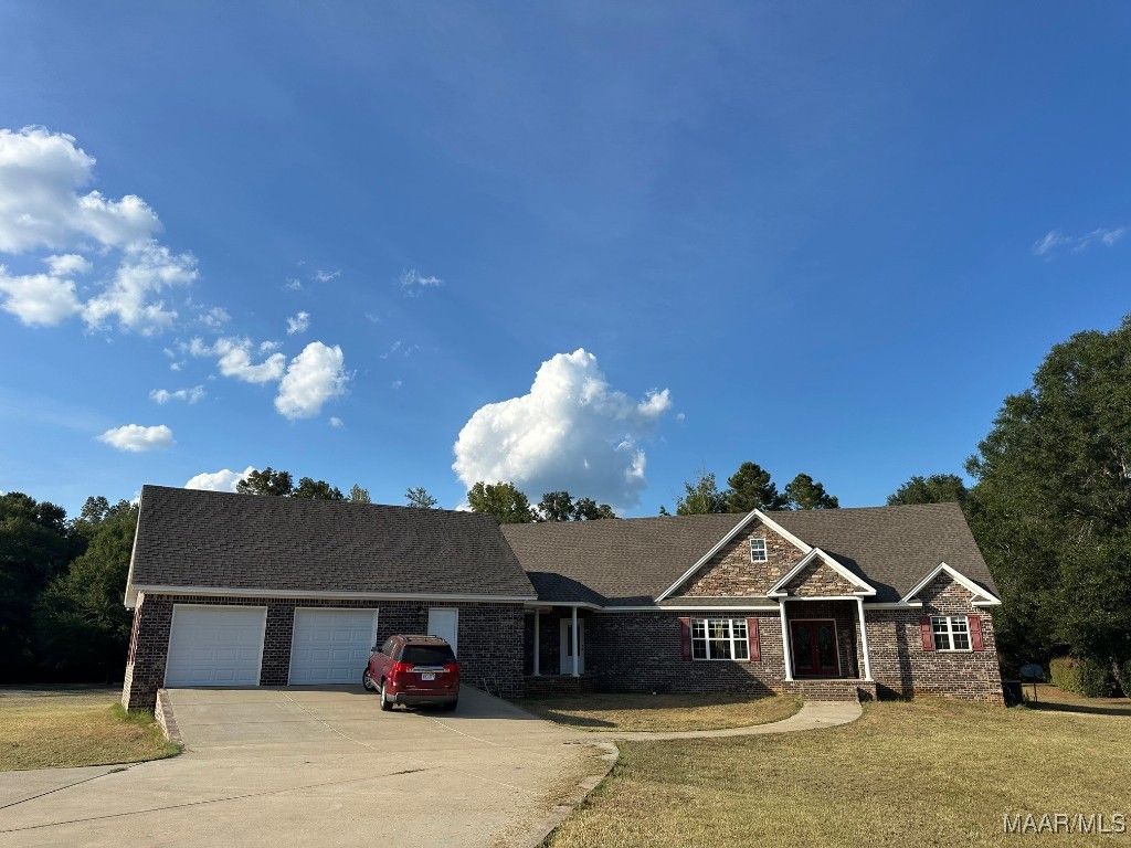 17 Indian Head Circle, Selma, AL 36701