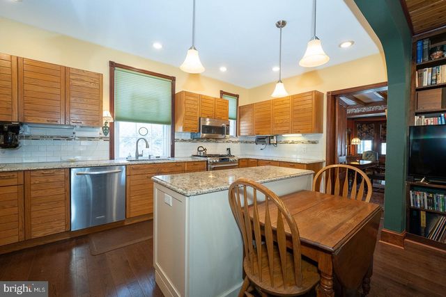 421 MIDLAND AVE, Wayne, PA 19087