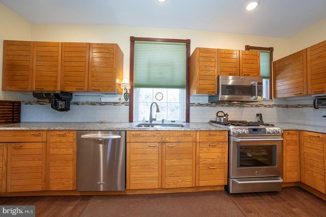 421 MIDLAND AVE, Wayne, PA 19087