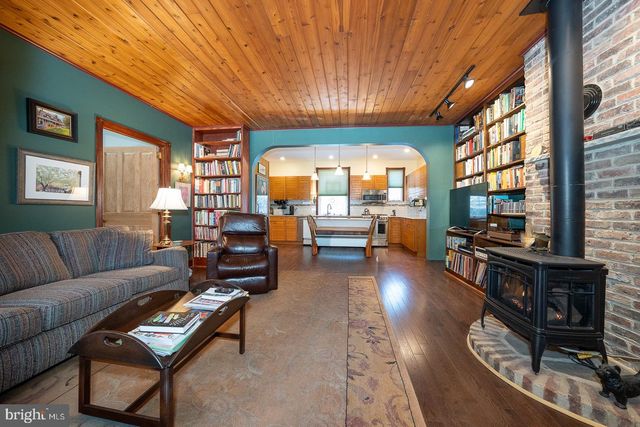 421 MIDLAND AVE, Wayne, PA 19087