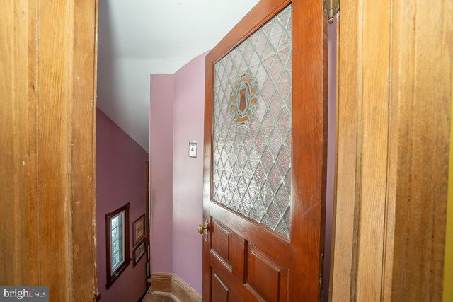 421 MIDLAND AVE, Wayne, PA 19087