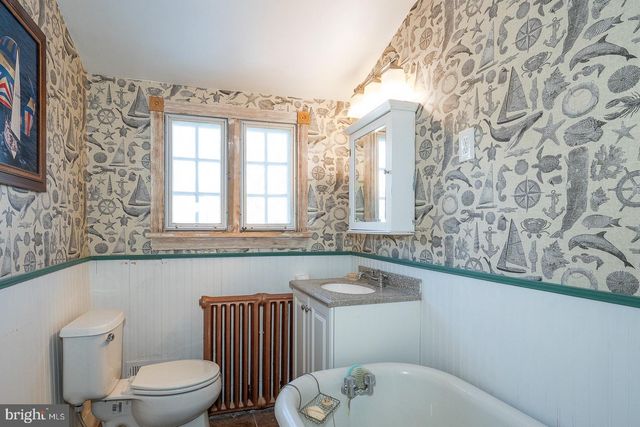 421 MIDLAND AVE, Wayne, PA 19087