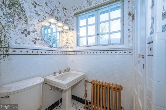 421 MIDLAND AVE, Wayne, PA 19087