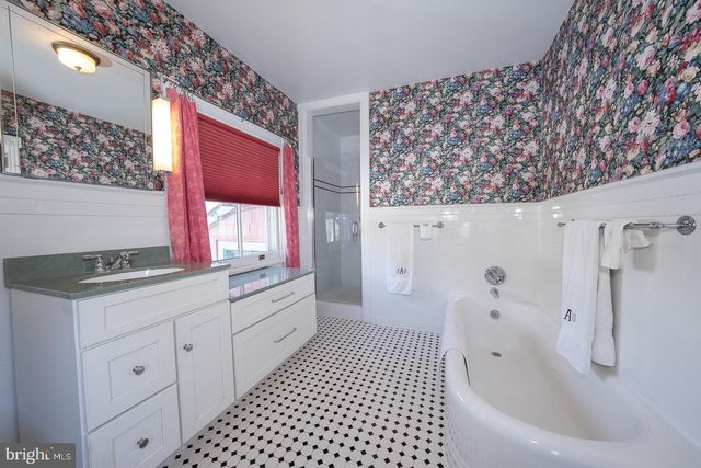 421 MIDLAND AVE, Wayne, PA 19087