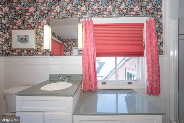 421 MIDLAND AVE, Wayne, PA 19087