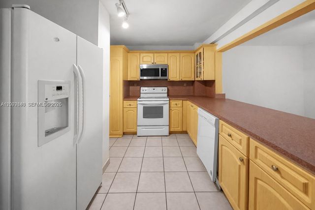 6450 Collins Avenue 205, Miami Beach, FL 33141