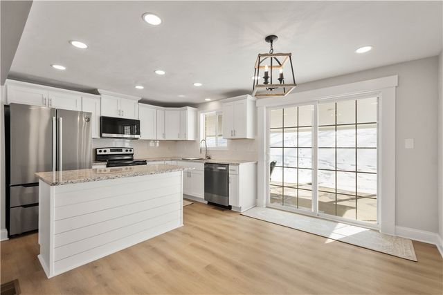 260 Twin Bridges Road, Fallowfield, PA 15022