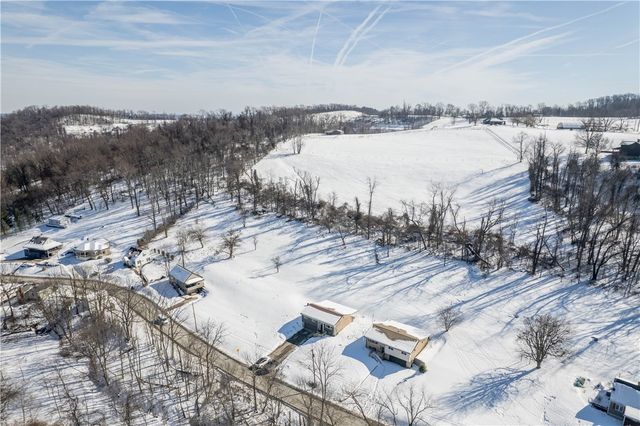 260 Twin Bridges Road, Fallowfield, PA 15022