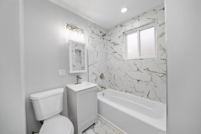 5237 S Long Avenue, Chicago, IL 60638