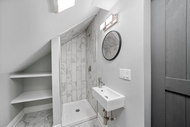 5237 S Long Avenue, Chicago, IL 60638