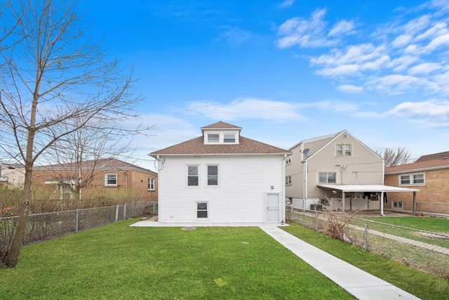 5237 S Long Avenue, Chicago, IL 60638