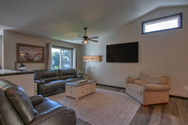 123 20th Avenue SW, Cambridge, MN 55008