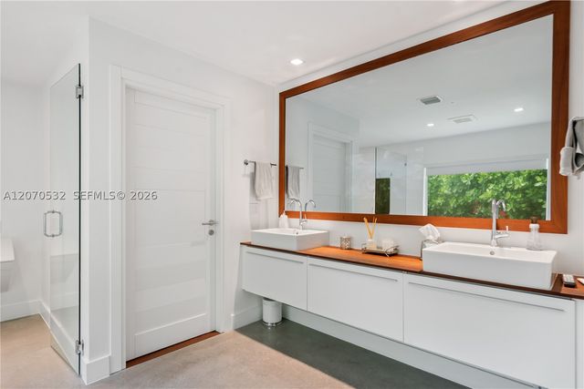 4001 Monserrate St, Coral Gables, FL 33146
