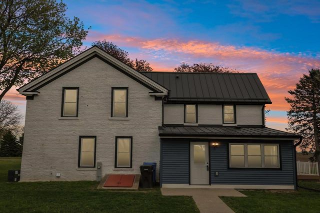 5833 Town Hall Drive, Sun Prairie, WI 53590