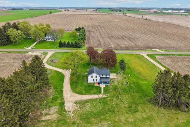 5833 Town Hall Drive, Sun Prairie, WI 53590