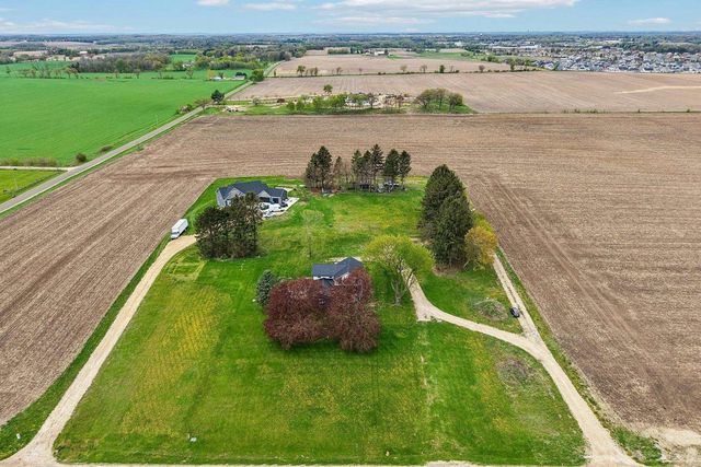 5833 Town Hall Drive, Sun Prairie, WI 53590
