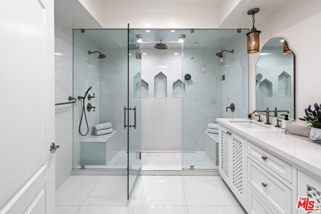 320 S Willaman Drive 2, Los Angeles, CA 90048