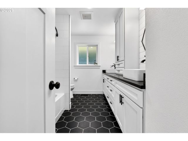 8439 Se COTTRELL Rd, Boring, OR 97009