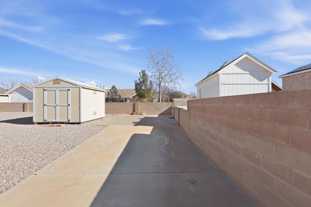 1616 Cerro Crestado Drive NW, Los Lunas, NM 87031