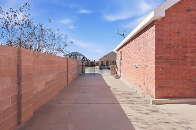 1616 Cerro Crestado Drive NW, Los Lunas, NM 87031