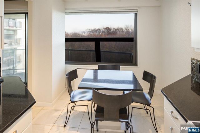 2 Claridge Drive 7NE, Verona, NJ 07044