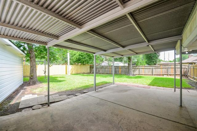 9719 Kindletree Drive, Houston, TX 77040