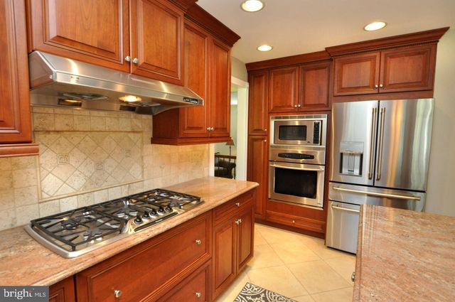 3 FULTON DR, Mount Laurel, NJ 08054