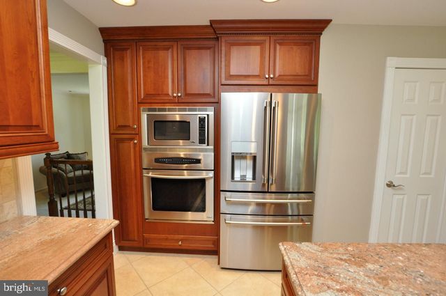 3 FULTON DR, Mount Laurel, NJ 08054