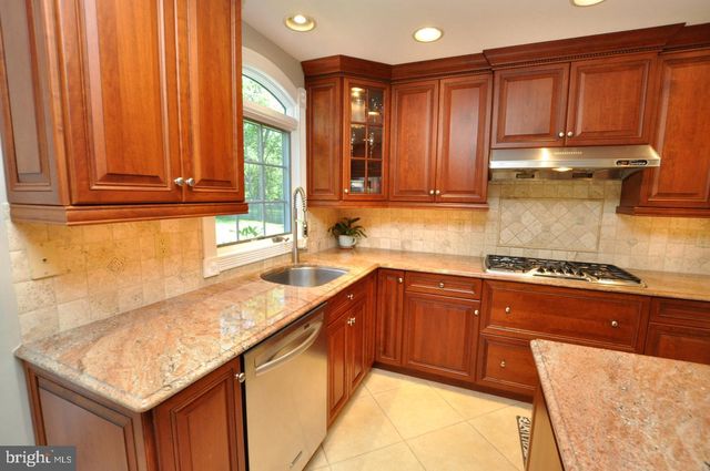 3 FULTON DR, Mount Laurel, NJ 08054