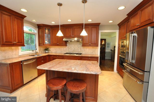 3 FULTON DR, Mount Laurel, NJ 08054