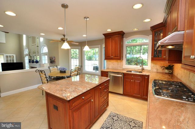 3 FULTON DR, Mount Laurel, NJ 08054